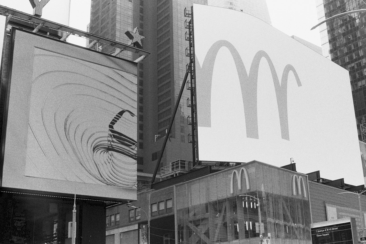 Carter Seddon, Times Square 1, 2024, Silver gelatin print, 12.7 x 19 cm. Courtesy of the artist and Jenny’s.