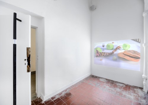 Installation view: Cooper Jacoby, FLATLINES (2015), painted steel, plexiglas, rape seed oil/machinery lubricant, surgical sewing thread; Rosa Aiello, SERVING (2015), HD video, color, sound, 9 min. 48 seconds, Filmstill; Image © Camilo Brau